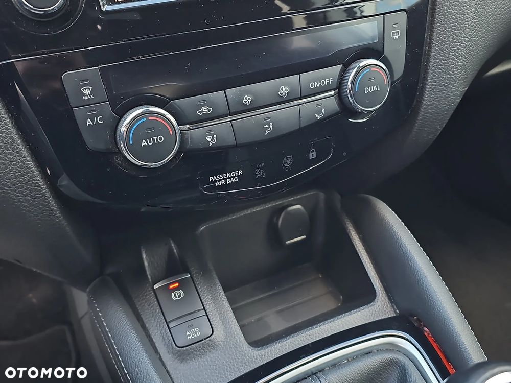 Nissan Qashqai 1.3 DIG-T N-Connecta EU6d - 17