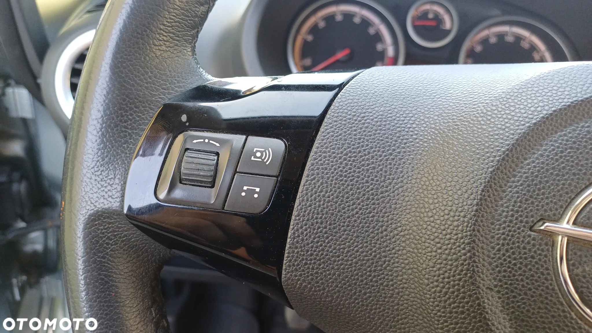 Opel Corsa 1.4 16V Cosmo - 12