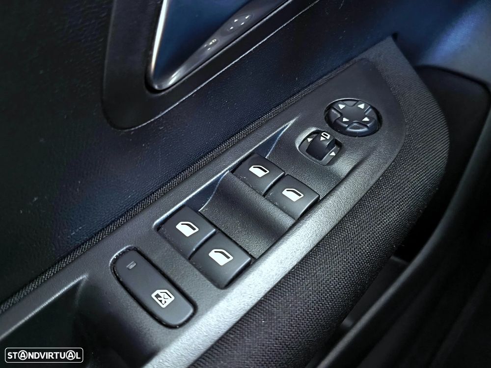 Peugeot 208 1.2 PureTech Active Pack - 24