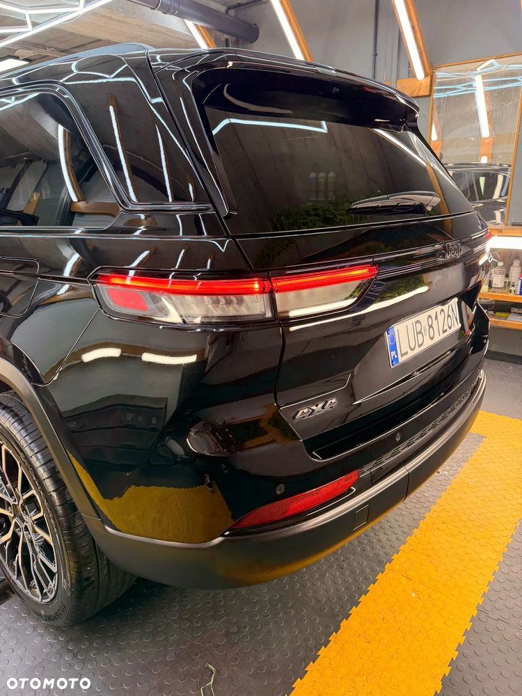 Jeep Grand Cherokee - 12