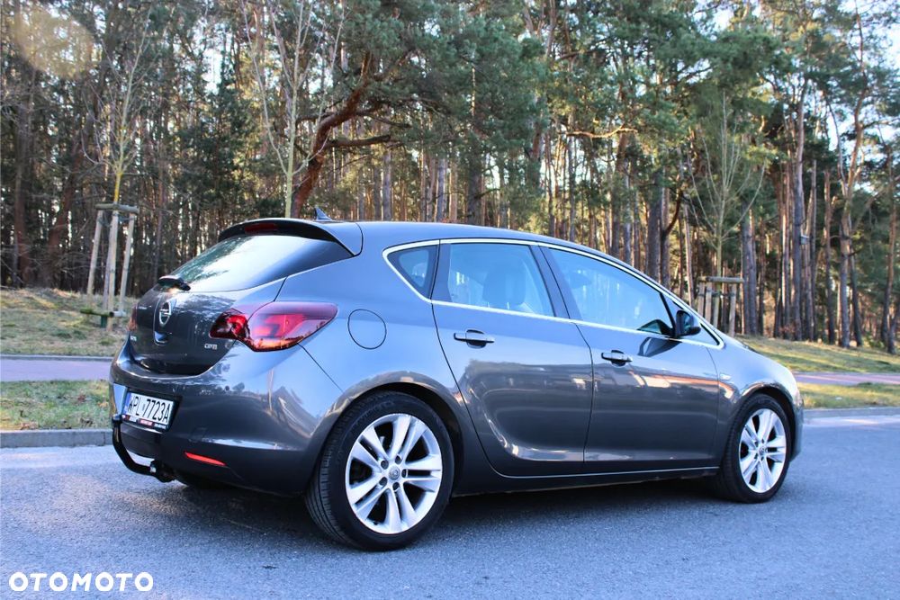 Opel Astra 1.7 CDTI DPF Cosmo - 8