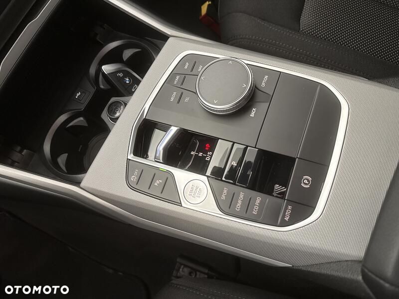 BMW Seria 3 320d mHEV - 18