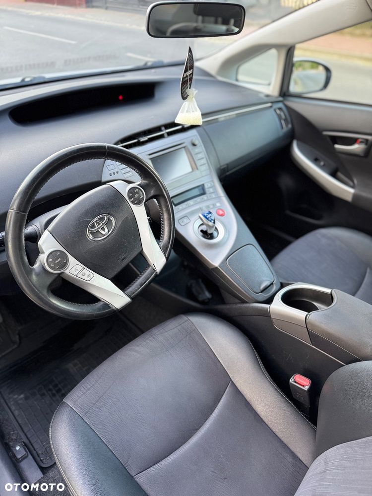 Toyota Prius (Hybrid) - 7