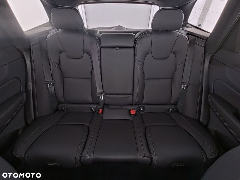 Volvo XC 60 B5 B AWD Ultra Black Edition - 13