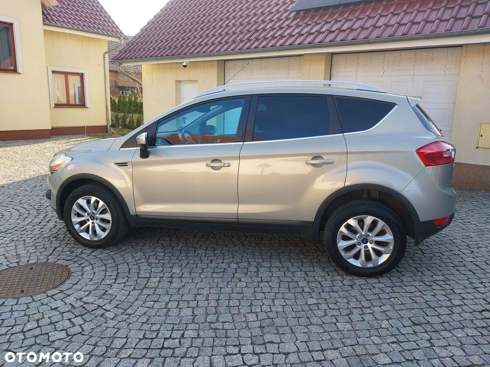 Ford Kuga 2.0 TDCi 2x4 Titanium - 4