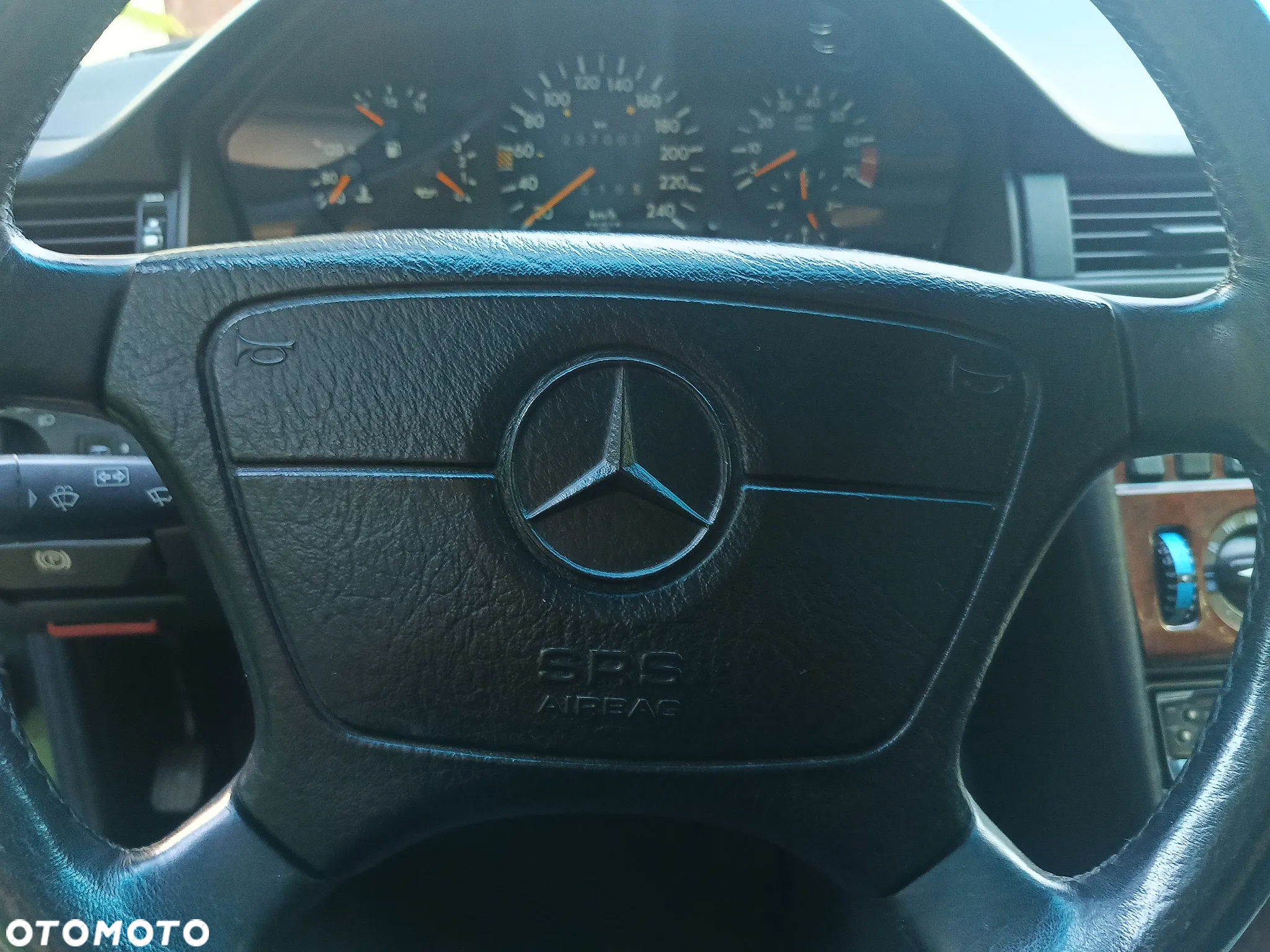 Mercedes-Benz Klasa E 300 4-Matic - 12