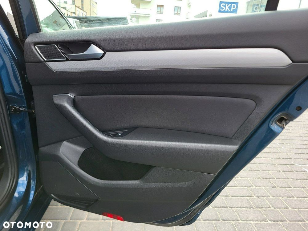 Volkswagen Passat - 18