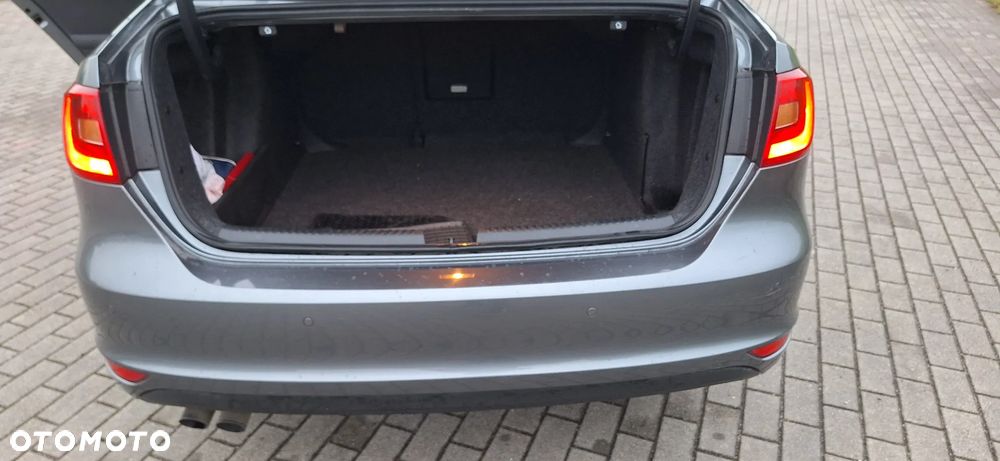 Volkswagen Jetta - 10