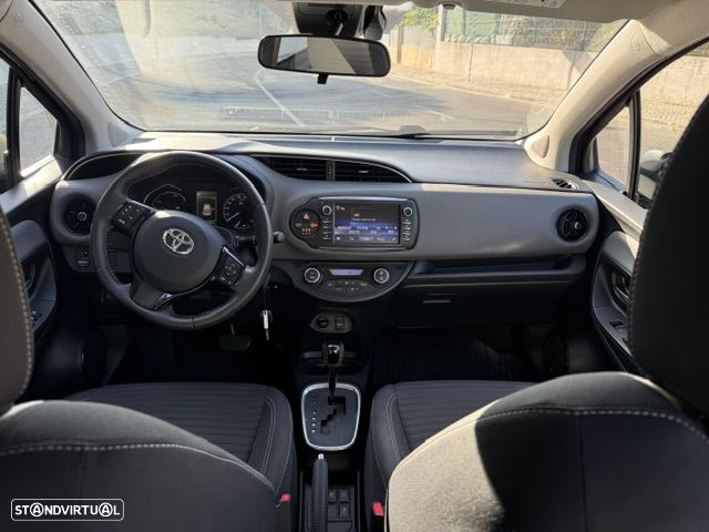Toyota Yaris 1.5 HSD Comfort +P.Style+P.Techno - 6