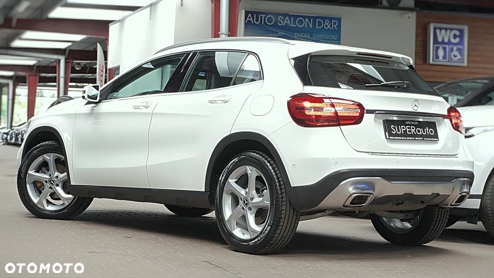 Mercedes-Benz GLA 200 7G-DCT - 8