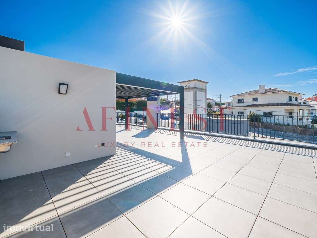 Moradia T4 de Luxo com Rooftop e Vistas Panorâmicas em Cascais - Grande imagem: 2/52