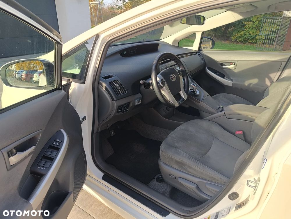 Toyota Prius 1.8 HSD Premium - 8