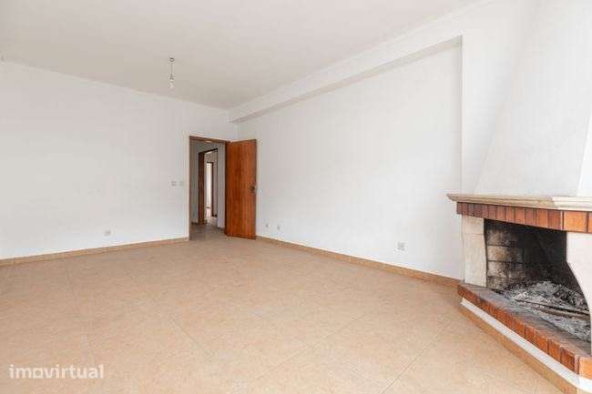 Apartamento T3 com varanda e vista desafogada (Lousã) - Grande imagem: 2/11