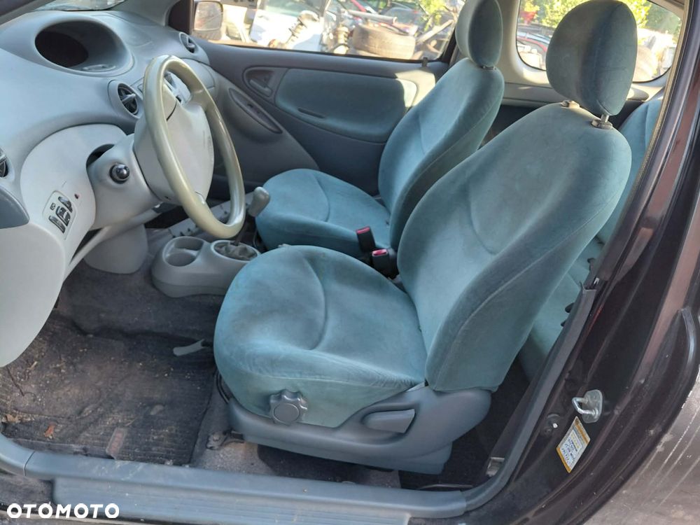 części TOYOTA YARIS I 3 DRZWI 1.0 benzyna 1999r KPL FOTELI KANAPA - 1