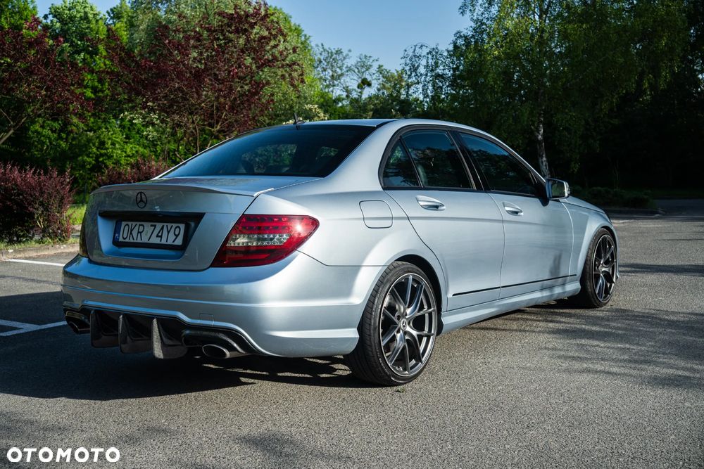 Mercedes-Benz Klasa C 350 BlueEff 4-Matic Avantgarde - 3
