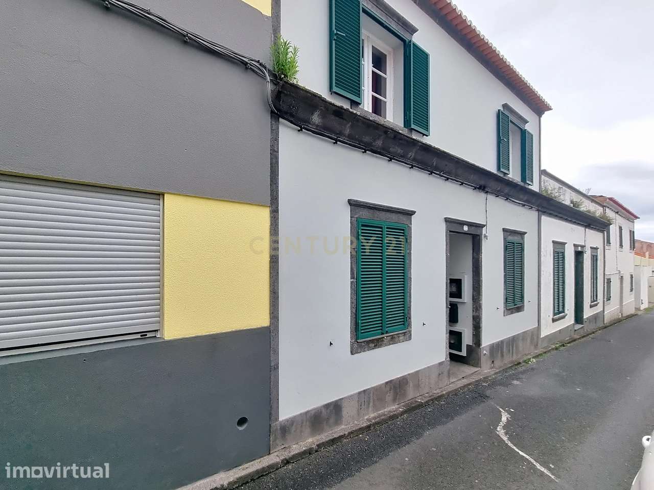 Moradia T5 em Ponta Delgada - Oportunidade Única! - Grande imagem: 2/42