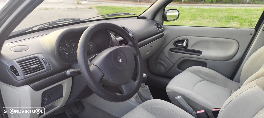 Renault Clio 1.2 16V Privilège - 11