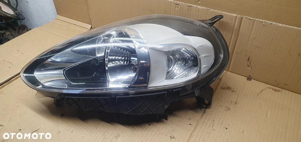 Lampa lewy przód przednia lewa Fiat Punto EVO - 4