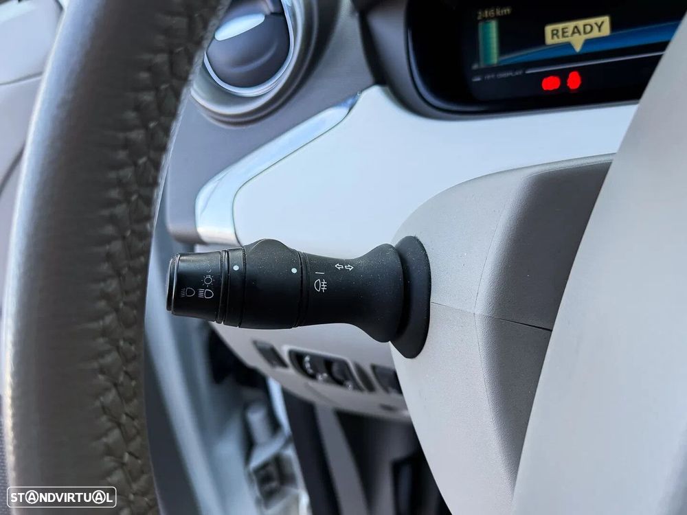 Renault Zoe (s/ Bateria) 41 kwh Life - 17
