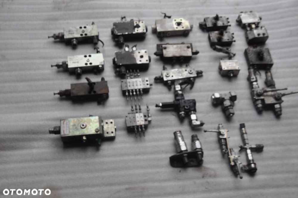 ZAMEK HYDRAULICZNY MECALAC - 1