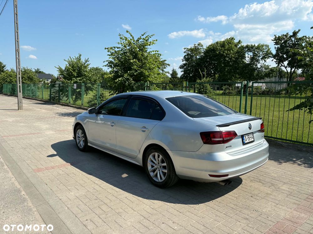 Volkswagen Jetta - 2