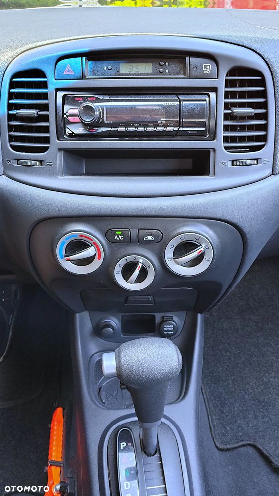 Hyundai Accent - 12