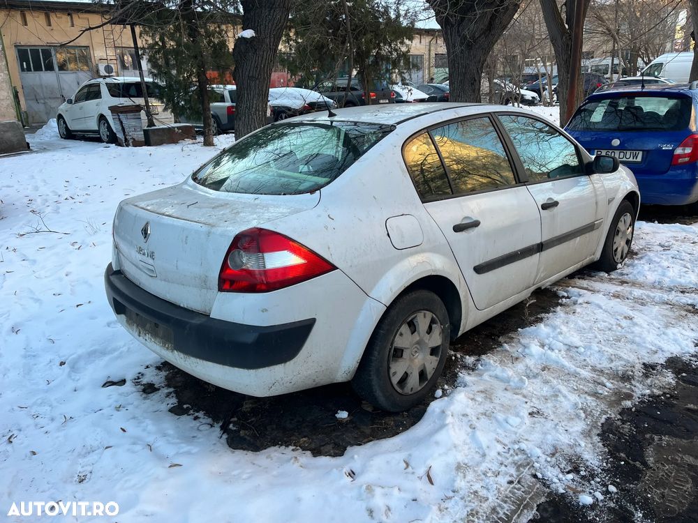 Dezmembrez Renault Megane II non facelift 1,5 dci alb 2005 - 2