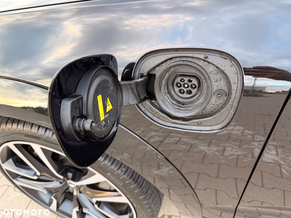 Volvo XC 60 T8 Plug-In Hybrid AWD Ultra Dark - 22