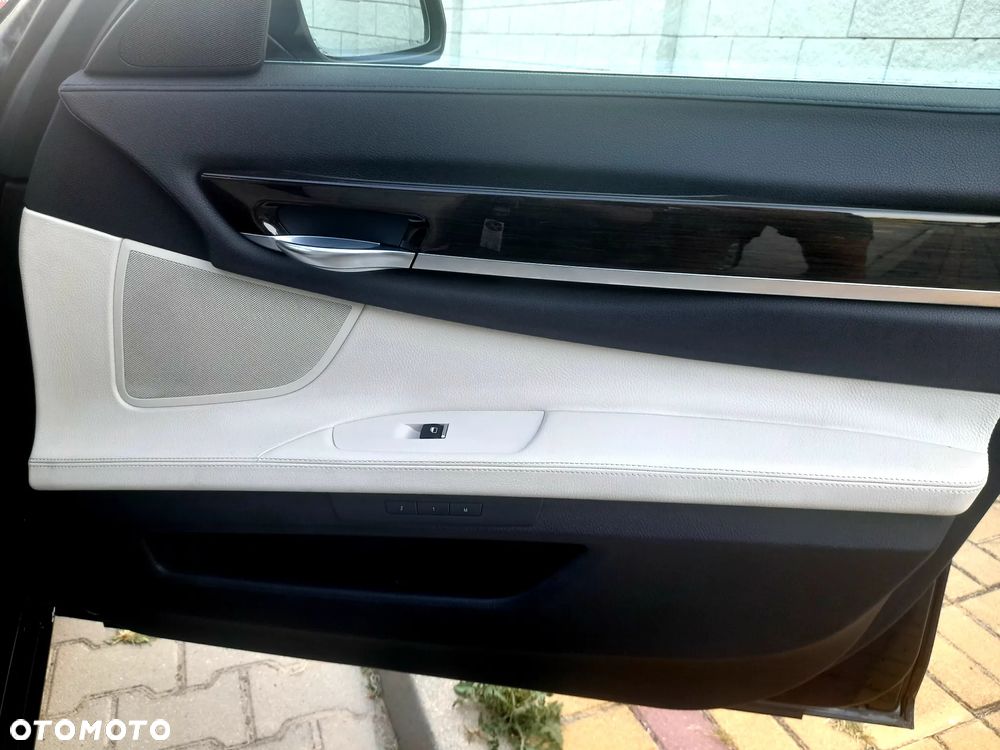 BMW Seria 7 740d xDrive - 15