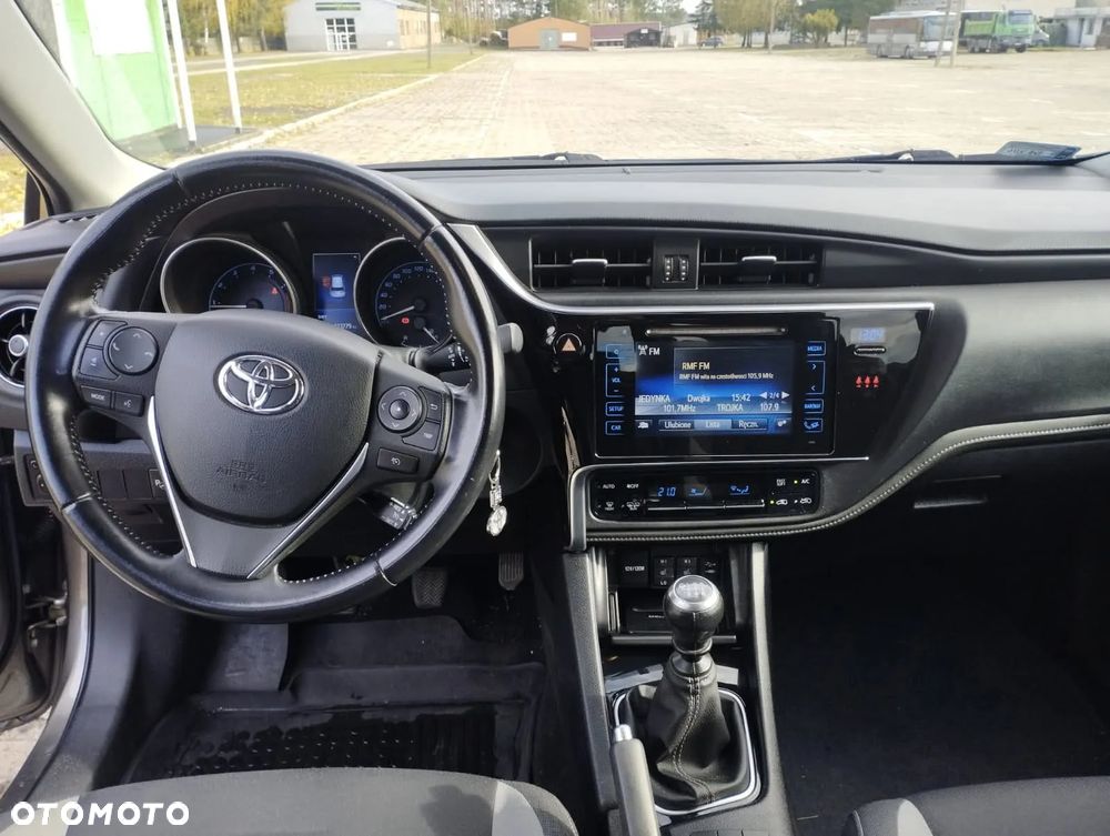 Toyota Auris 1.6 Premium - 7