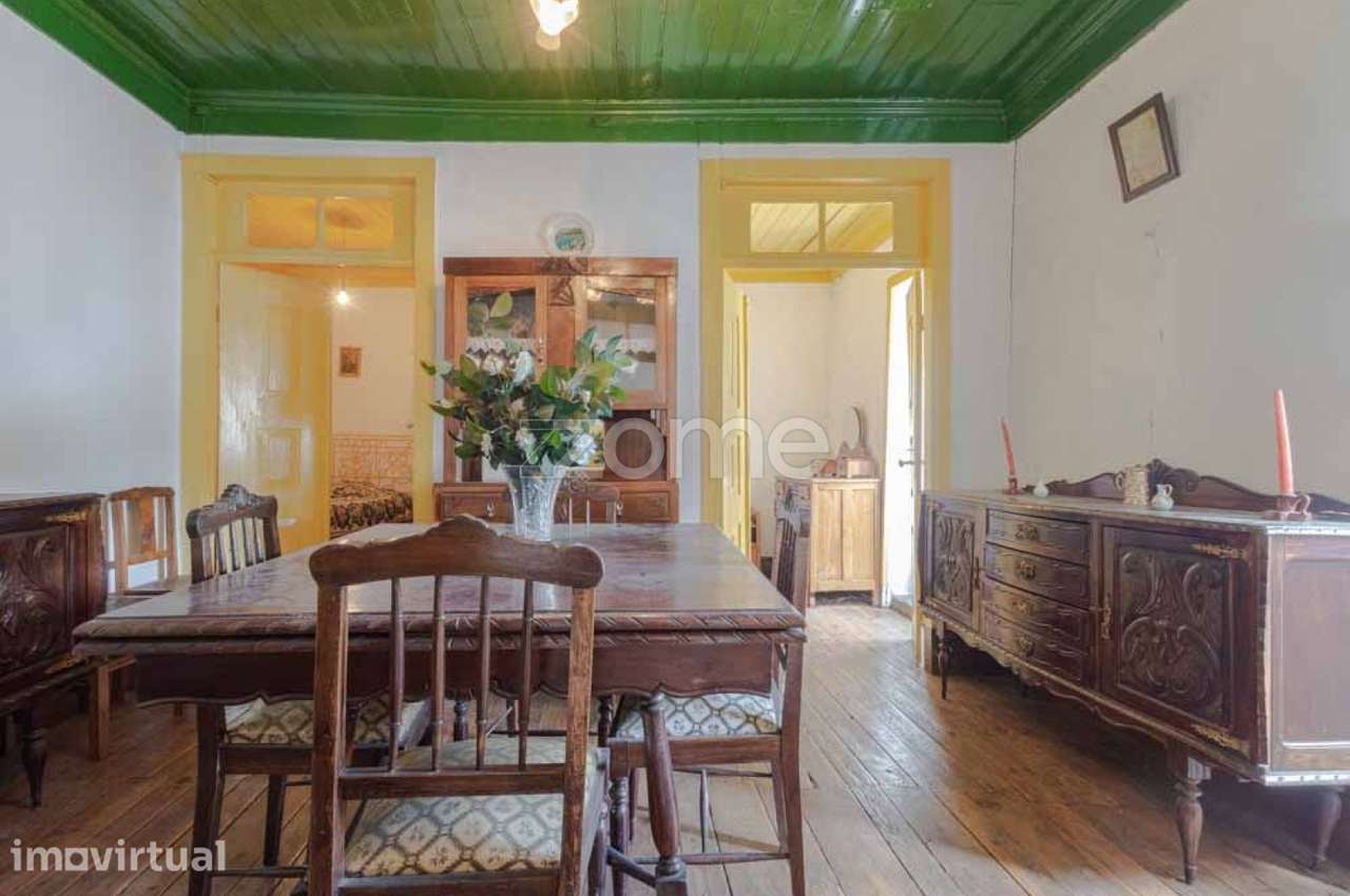 Reinvente a sua Casa no Coração de Ervedosa do Douro | 49.900 €