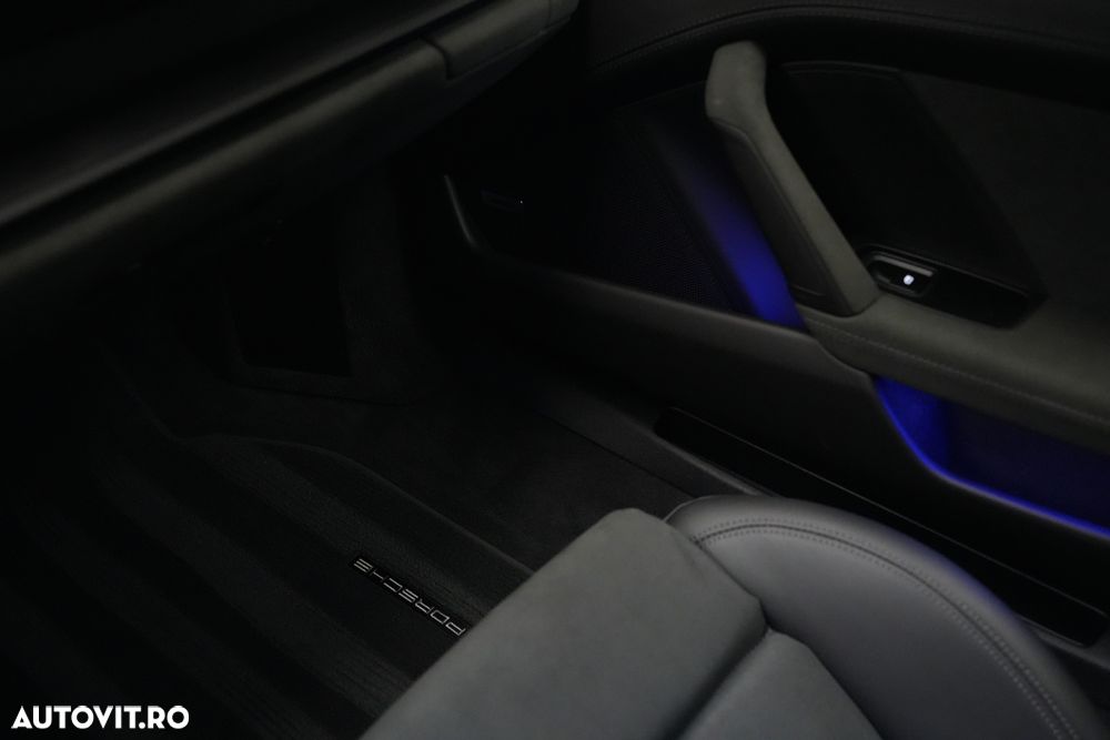 Porsche 911 Carrera 4 GTS PDK - 26