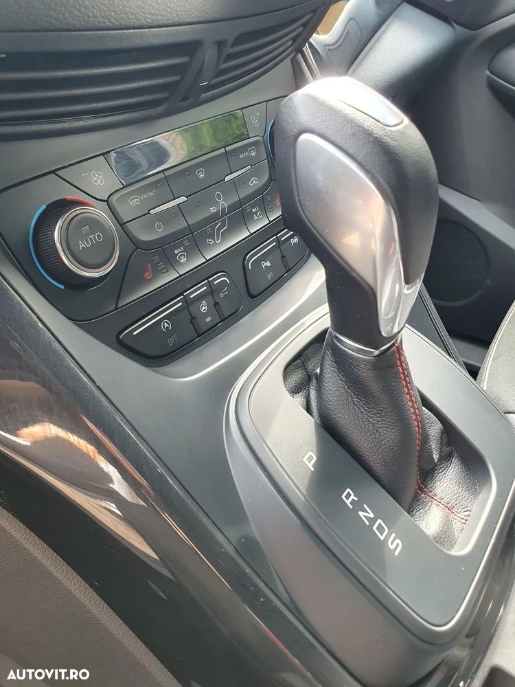 Ford Kuga 2.0 TDCi 4WD Powershift ST-Line - 22