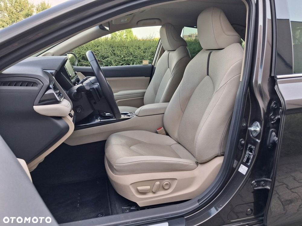 Toyota Camry 2.5 Hybrid Executive CVT - 18