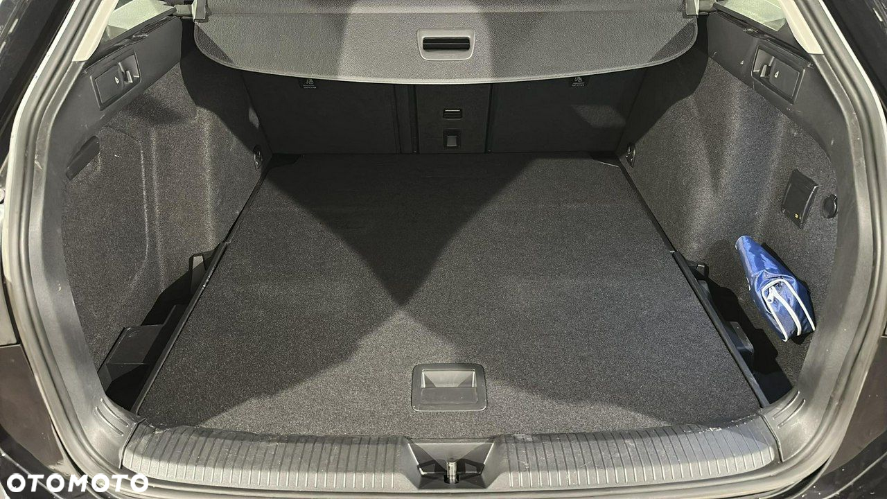 Volkswagen Golf - 28