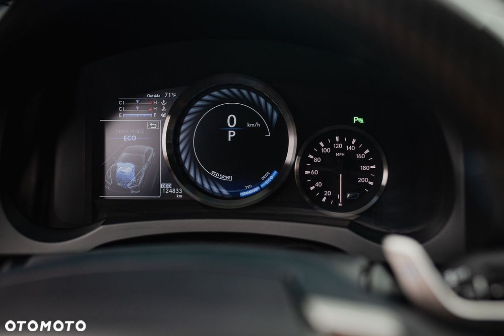 Lexus RC F Carbon - 39