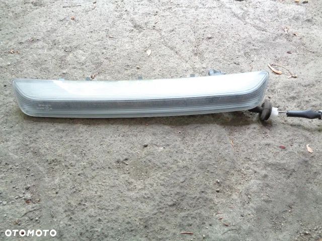 ŚWIATŁO STOP STOPU TOYOTA AVENSIS T27 09-15 KOMBI - 2