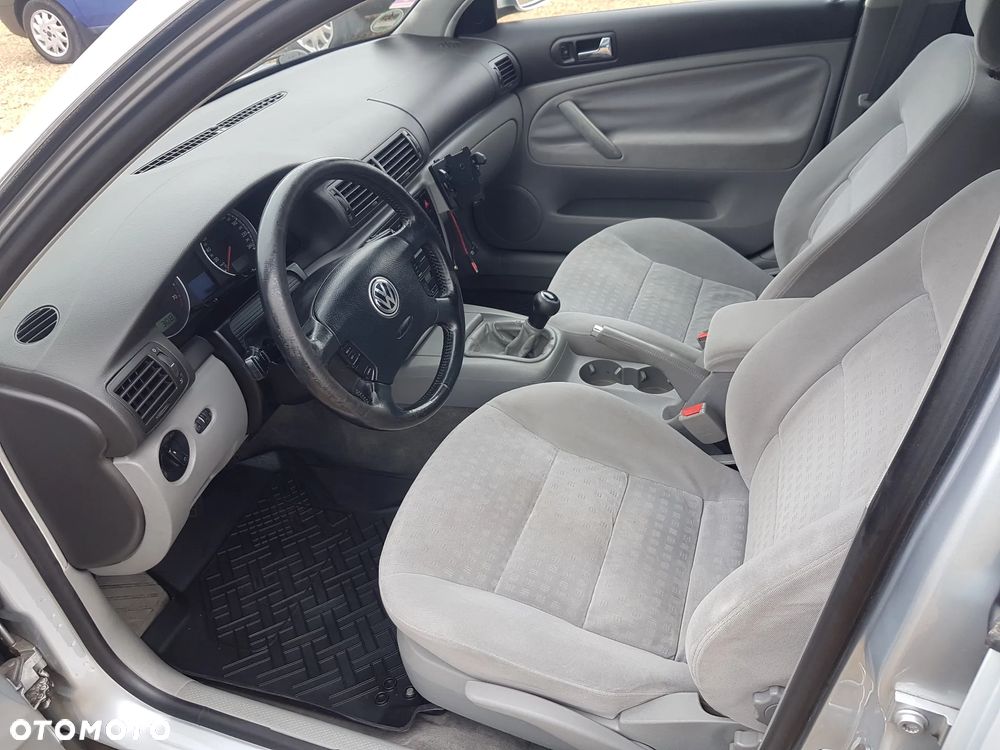 Volkswagen Passat 1.8 5V Turbo Comfortline Family - 13