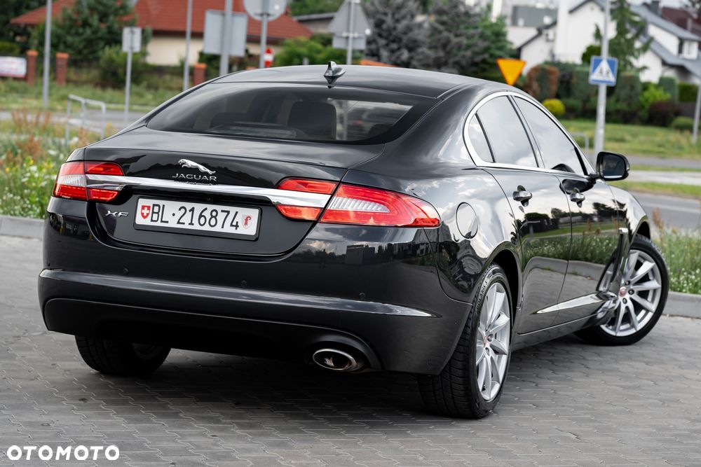 Jaguar XF 2.2 - 8
