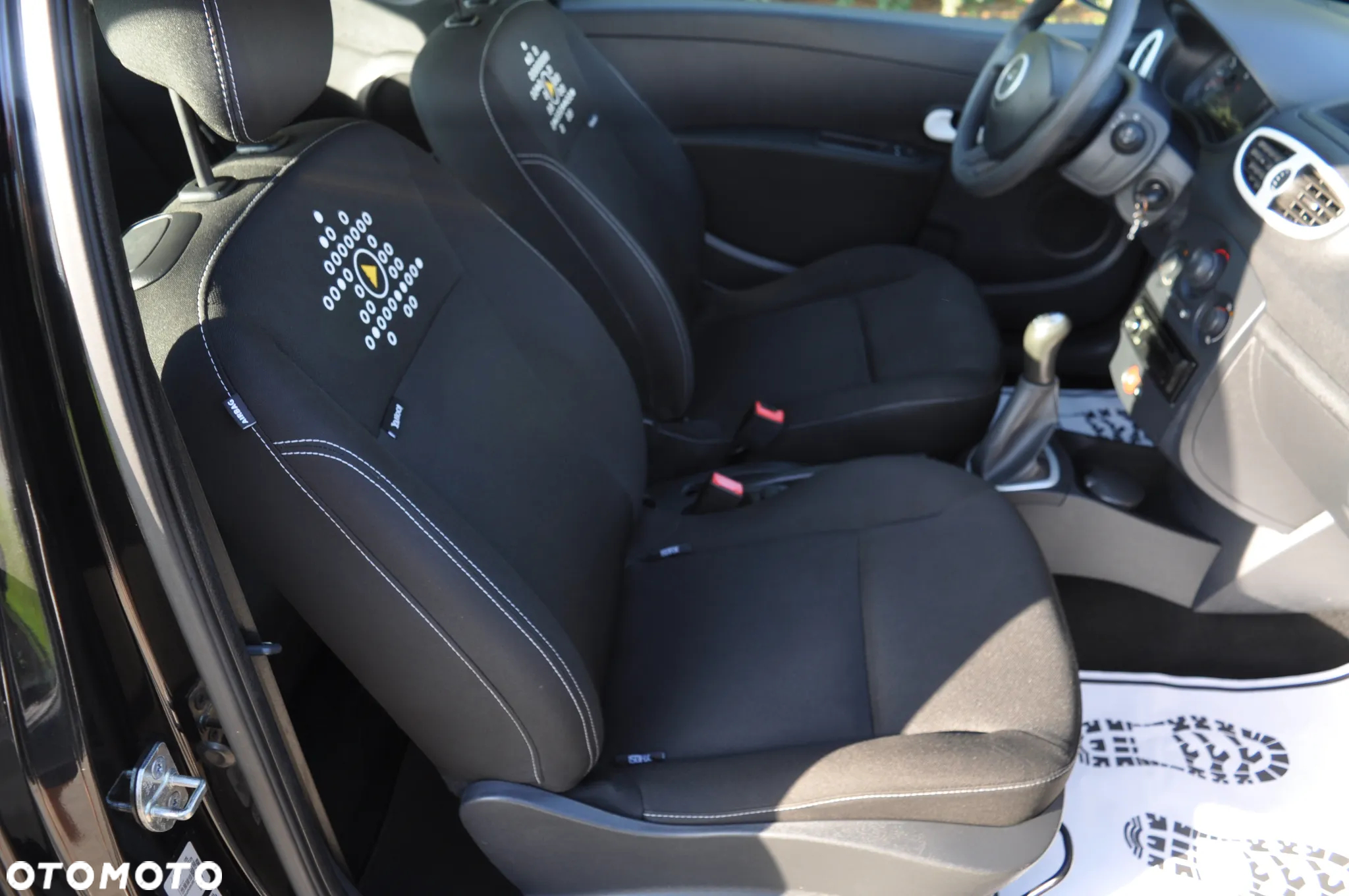 Renault Clio 1.2 16V 75 Yahoo - 26