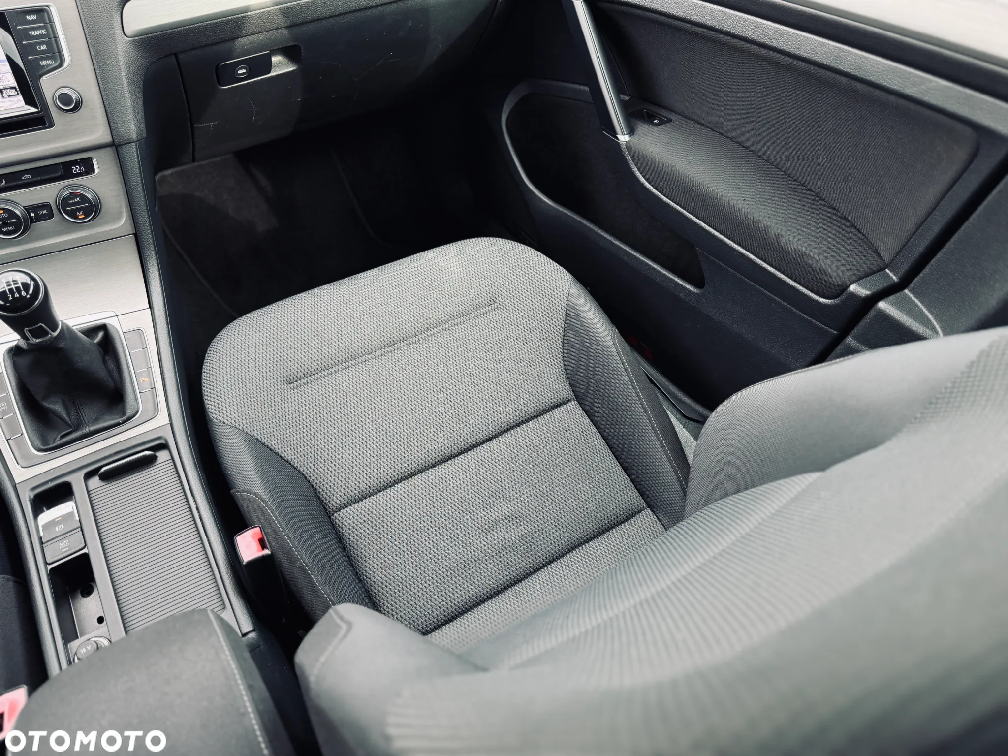Volkswagen Golf 1.6 TDI BlueMotion Comfortline - 23