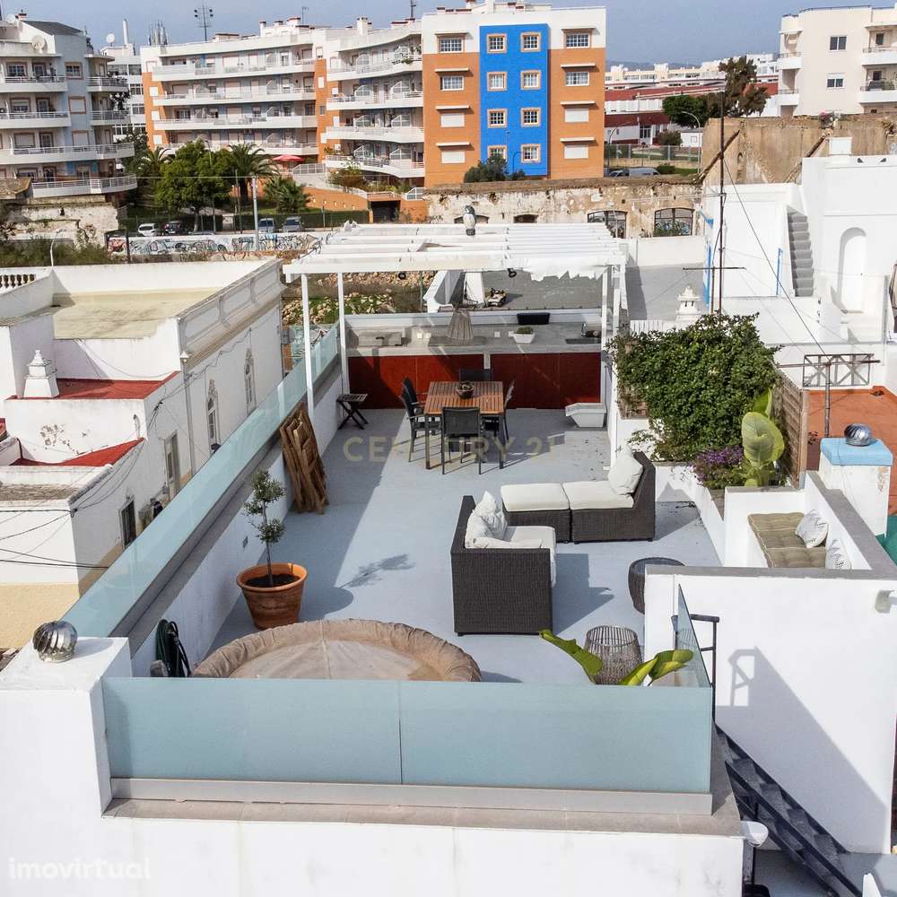 Moradia de 2 Pisos com Terraço e Licença AL. - Grande imagem: 2/38
