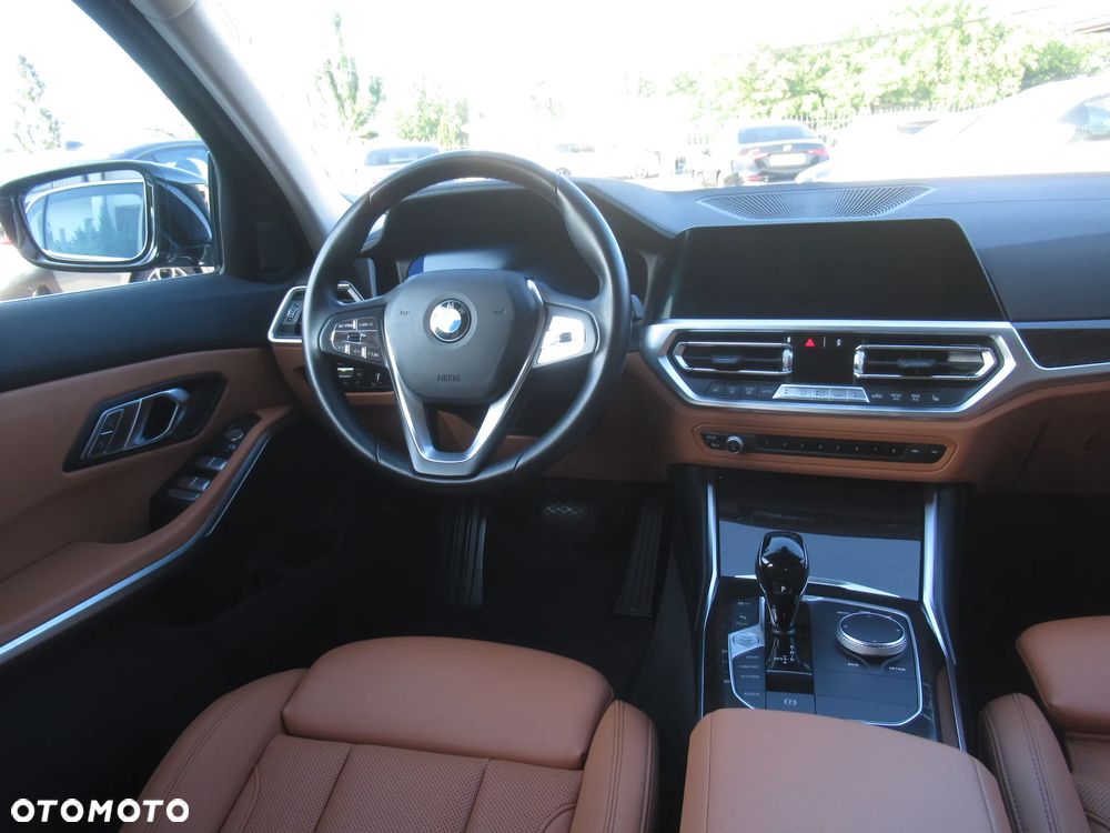 BMW Seria 3 318i Luxury Line - 11