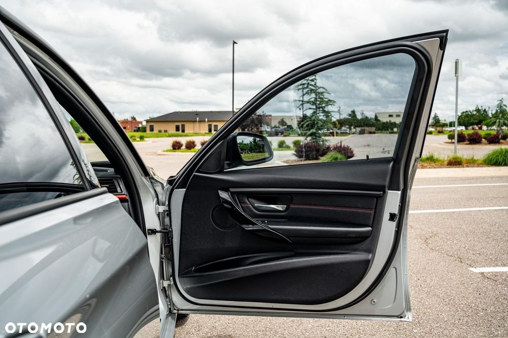 BMW Seria 3 330i Sport Line Shadow - 19