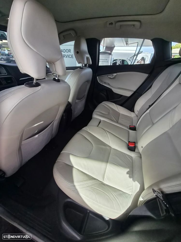 Volvo V40 D2 - 10