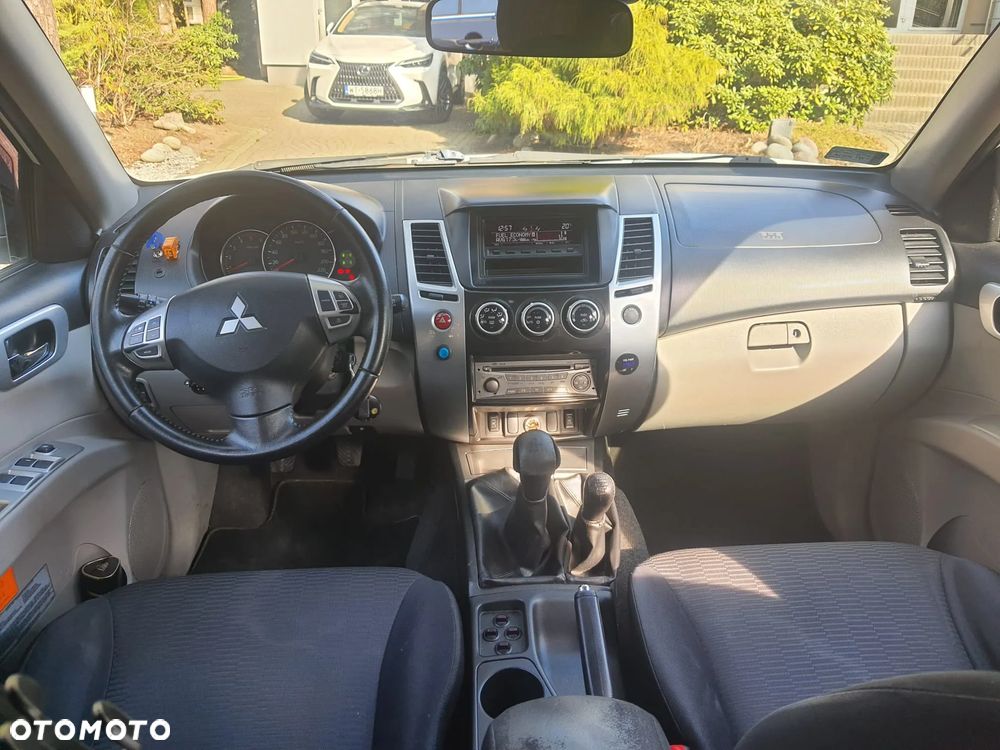 Mitsubishi Pajero Sport - 7