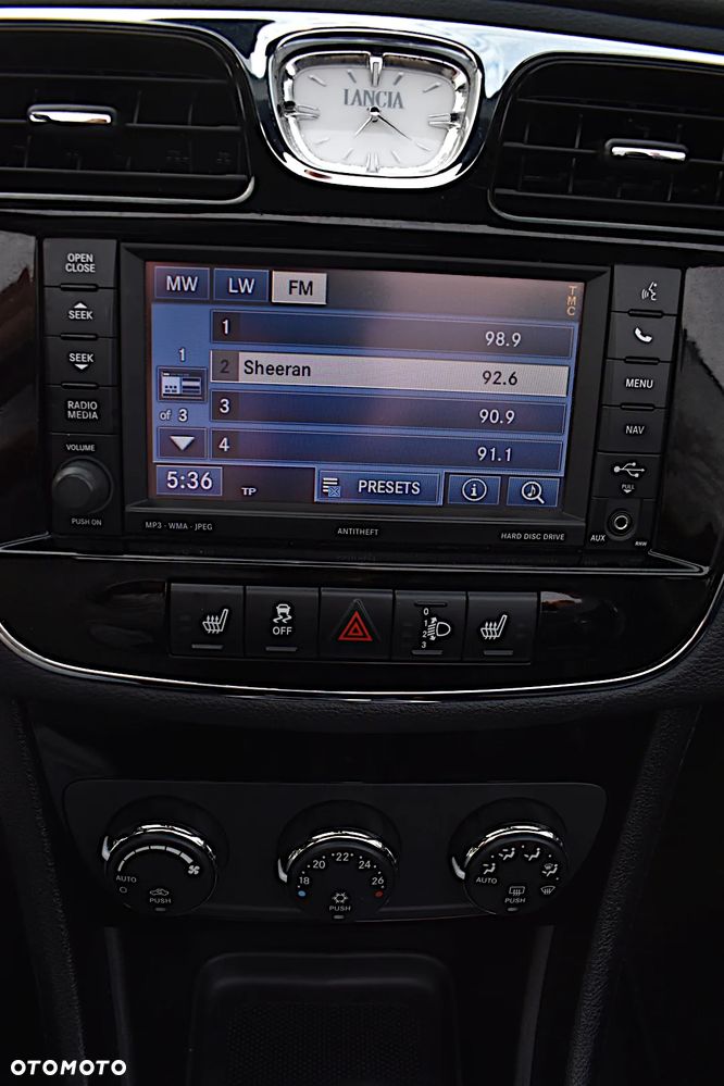 Chrysler 200 - 20