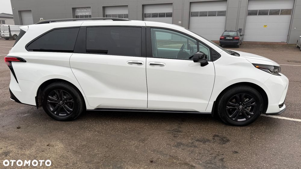 Toyota Sienna - 12