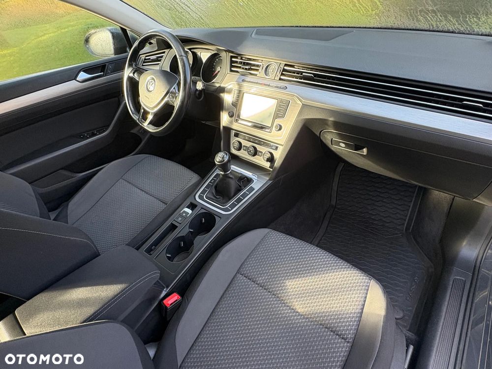 Volkswagen Passat - 13