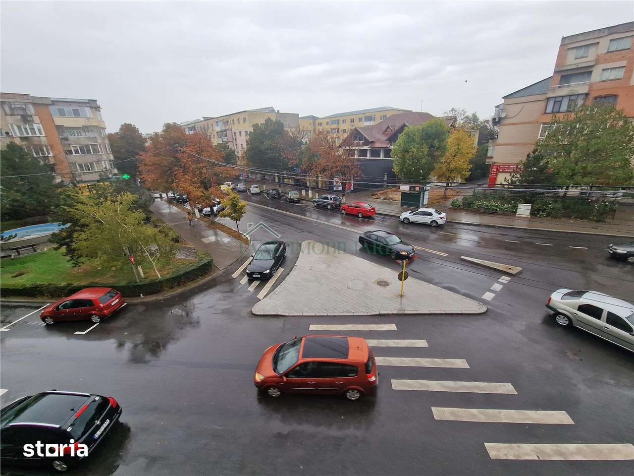 Vand apartament 3 camere amvelopat Urziceni Centru — fotografia 1